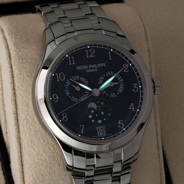 Patek Philippe Complications 4947/1A-001 Image 6
